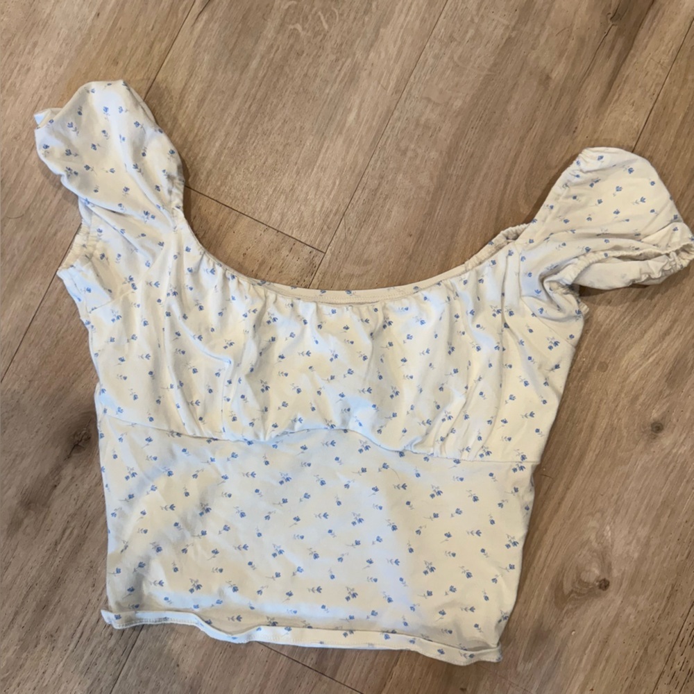 Hollister floral off the shoulder crop top